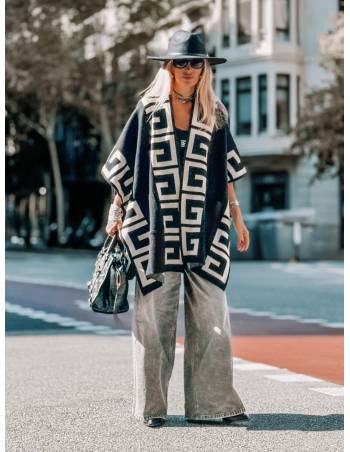 Poncho Marianne