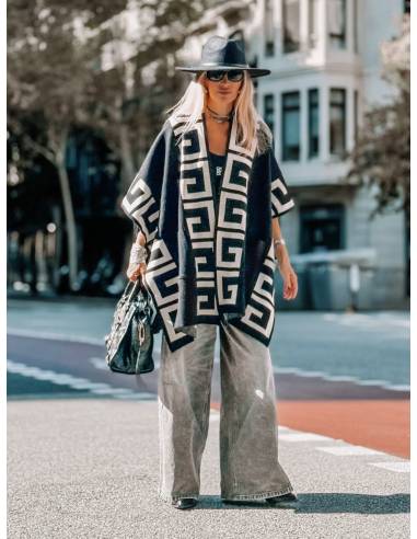 Poncho Marianne
