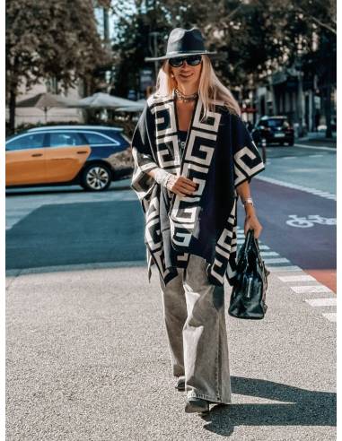 Poncho Marianne