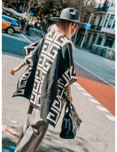 Poncho Marianne