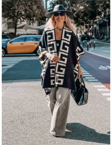 Poncho Marianne